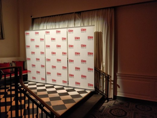 Step and Repeat underbalcony
