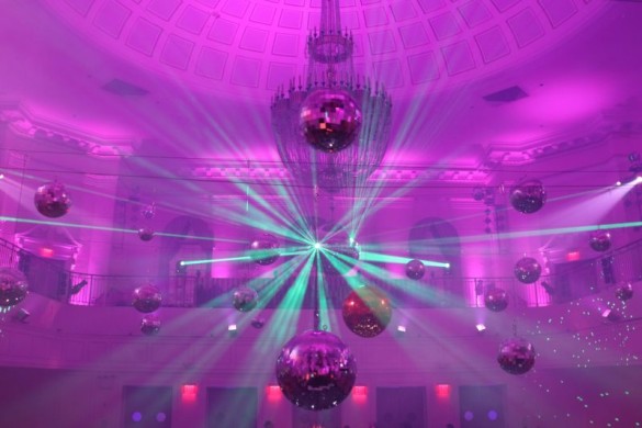 Multi Mirrorballs in Ballroom